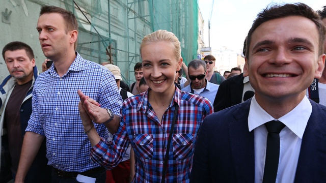 Оппозиция откладывает марши и митинги до приговора Навальному