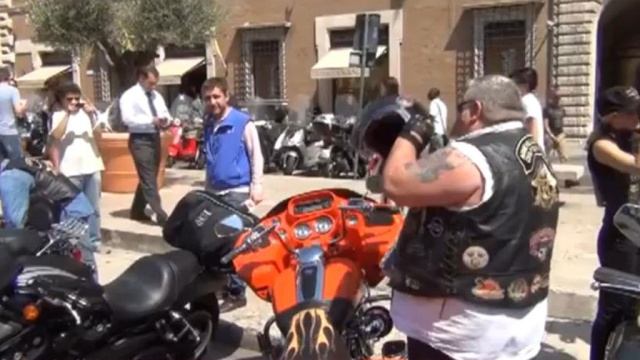 На байкер-шоу в Риме столкнулись 10 Harley-Davidson