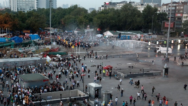 Турецкий спецназ зачистил парк Гези от протестующих