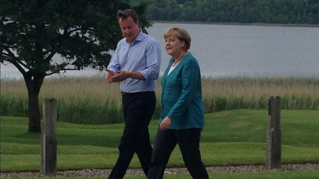 В ледяном озере на саммите G8 искупался британский премьер