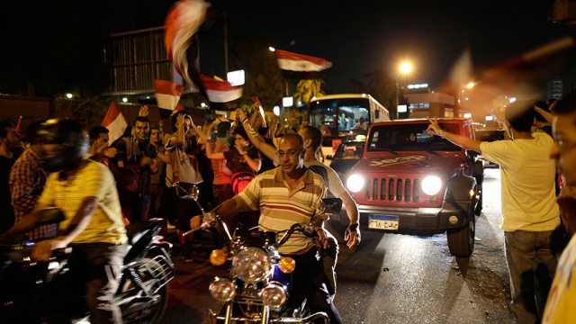 Американца зарезали за съемку египетских беспорядков на мобильник