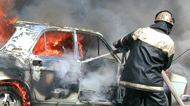 Калининградец в одиночку спас из горящего Nissan пятерых