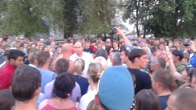 В городе Пугачёв местные жители устроили массовую драку с приезжими