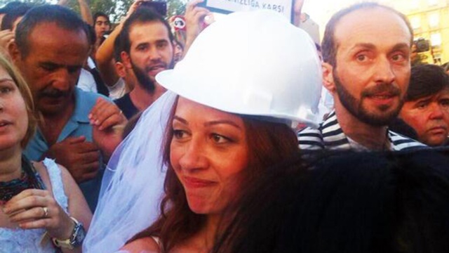 Стамбульская полиция разогнала водометами свадьбу в парке Гези