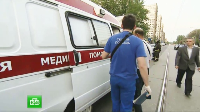 Четверо погибли в столкновении иномарки и асфальтоукладчика в Подмосковье