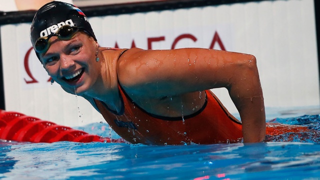 У пловчихи Ефимовой отняли мировой рекорд и украли розовую шапочку