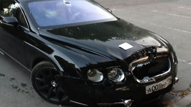 Разгневанные петербуржцы изуродовали Bentley за неправильную парковку