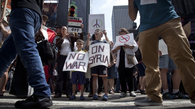 Жители Нью-Йорка протестуют против бомбежек Сирии