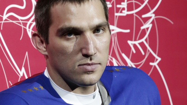 Хоккеист Овечкин станет первым российским факелоносцем Олимпиады-2014