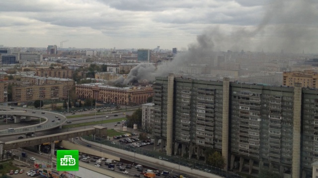 Из горящего здания управы на Ленинградке успели вывести людей: первое видео