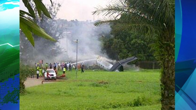 Пассажирский самолет разбился в Нигерии: фото очевидца