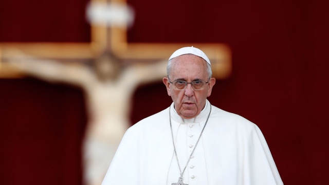 Папа римский осчастливил итальянку чеком на 200 евро