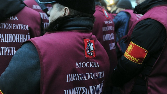 В московском центре ФМС не хватает места для нелегалов
