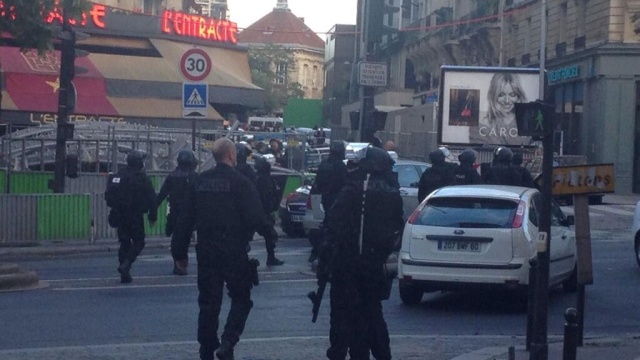Драма с заложниками в парижском банке: двое вырвались на свободу 