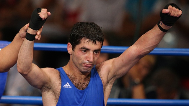Россиянин Миша Алоян завоевал золото на чемпионате мира по боксу