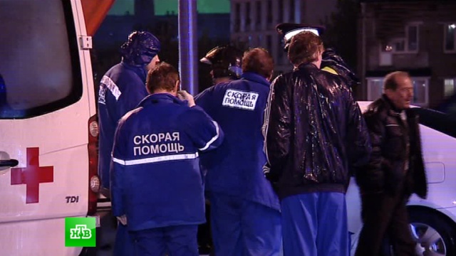 Тинейджер на BMW X5 сбил семью на остановке в Москве