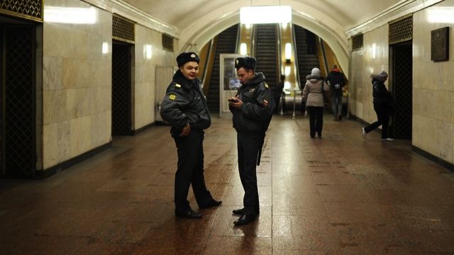 Родителей юного скутериста привлекут за покатушки в метро