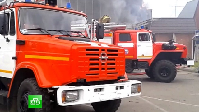 В Омске вспыхнули цеха шинного завода 