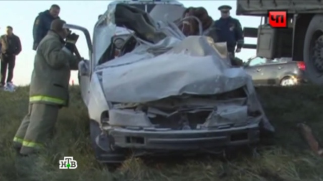 Toyota с подростками врезалась в КамАЗ под Иркутском: трое погибших