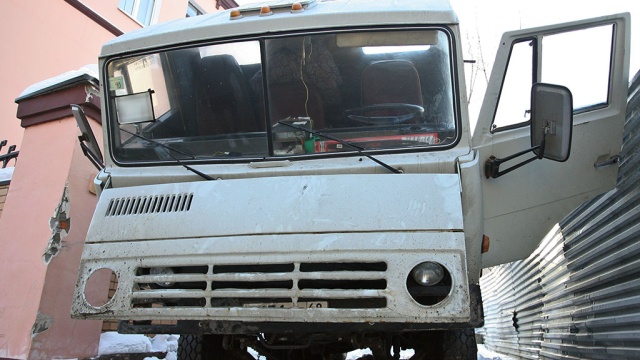 В Екатеринбурге бешеный грузовик врезался в автобус с детдомовцами