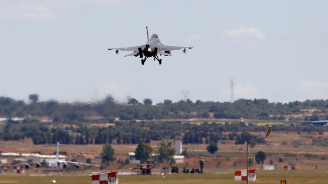 Российские военные самолеты Ил-20 вызвали переполох на турецкой границе