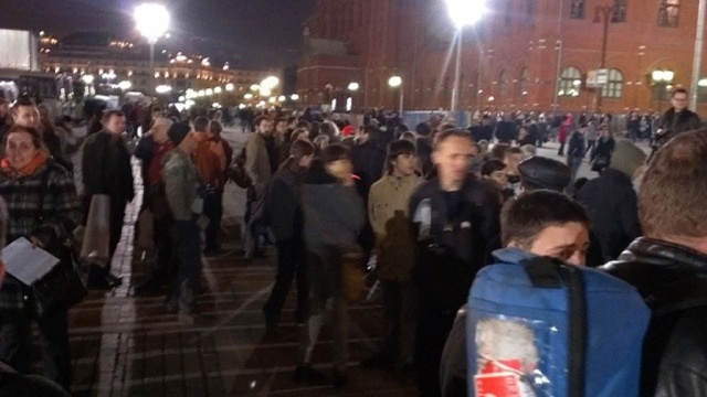 На Манежной площади собралась большая толпа, начались задержания
