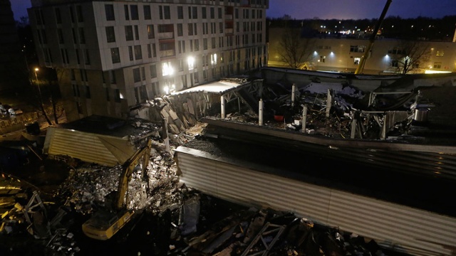 Спасатели не нашли людей под завалами торгового центра в Риге