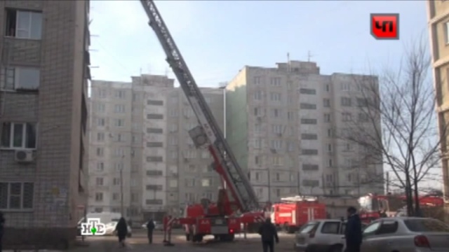 В хабаровском доме одновременно загорелись две квартиры: есть пострадавшие