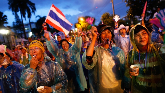 Россияне отказываются от туров в охваченный митингами Таиланд