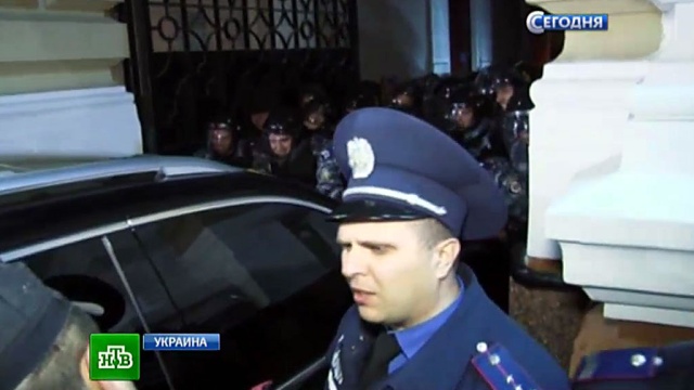 Киевские милиционеры не нашли бомбы в аэропортах и на вокзале 