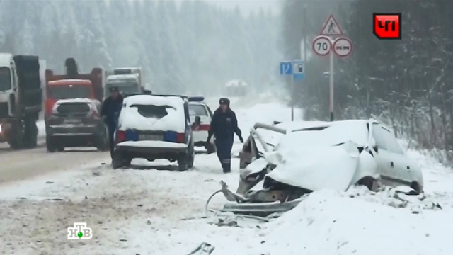 В Красноярске из-за снегопада столкнулись два десятка автомобилей 