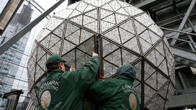 Хрустальный шар на Таймс-сквер отсчитает последние минуты 2013-го