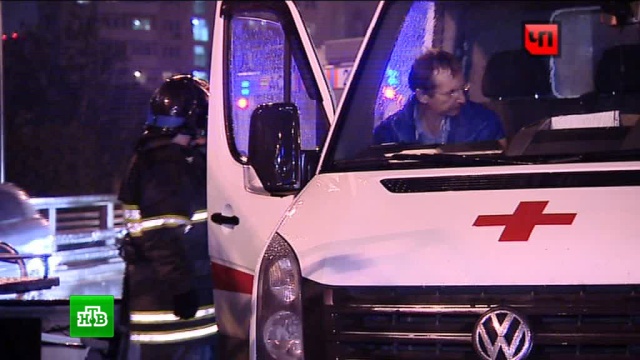 В Москве BMW столкнулся с пассажирским автобусом, есть раненые