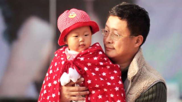 Китайцам официально разрешили рожать больше детей
