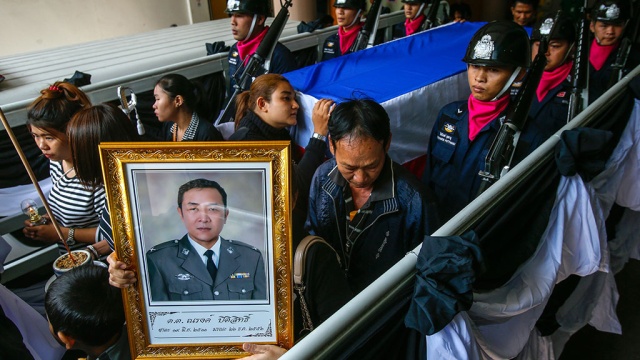 В ходе беспорядков в Бангкоке застрелен полицейский