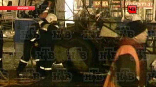 После взрыва волгоградский троллейбус разрезали на куски: видео