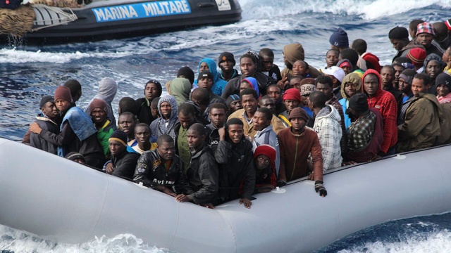 Итальянские военные спасли тысячу нелегалов в Средиземном море