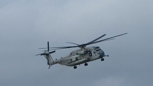 Вертолет с военными рухнул в воду в США