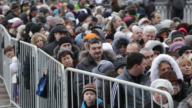 Десятичасовую очередь к Дарам Волхвов выстояли 50 тыс. человек