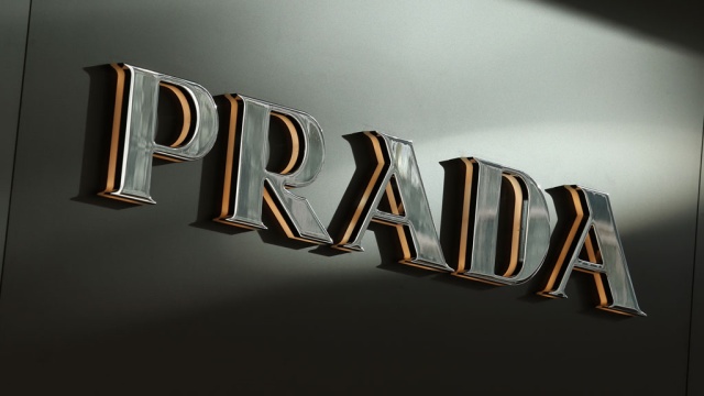 Директоров Prada заподозрили в налоговых махинациях