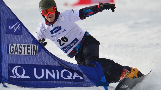 Российский сноубордист празднует триумф в параллельном слаломе на этапе КМ в Австрии