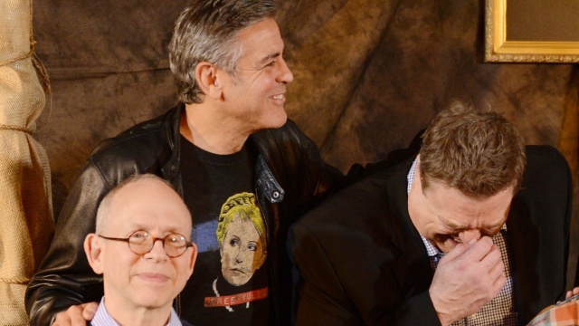 Джордж Клуни устроил фотосессию в футболке с портретом Юлии Тимошенко