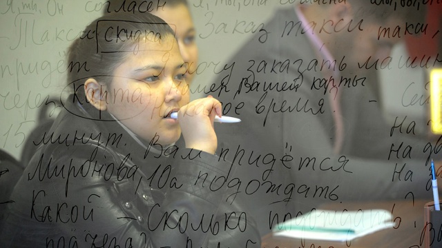 Мигранты получили более 18 тысяч сертификатов о знании русского языка