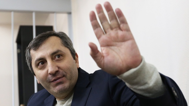 Заподозренный в мошенничестве вице-премьер Дагестана лишился работы