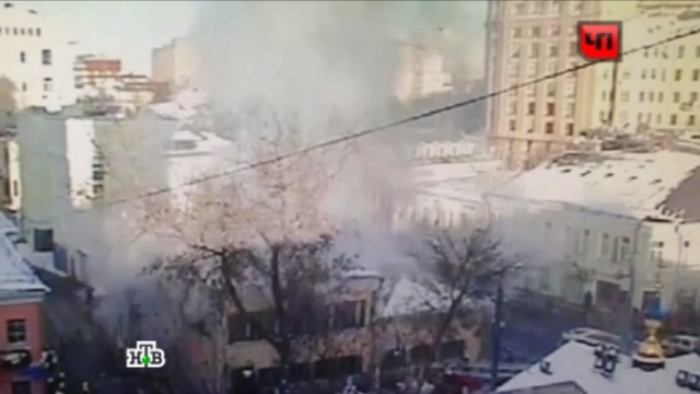 Уличная камера сняла, как горели рестораны на Пятницкой улице