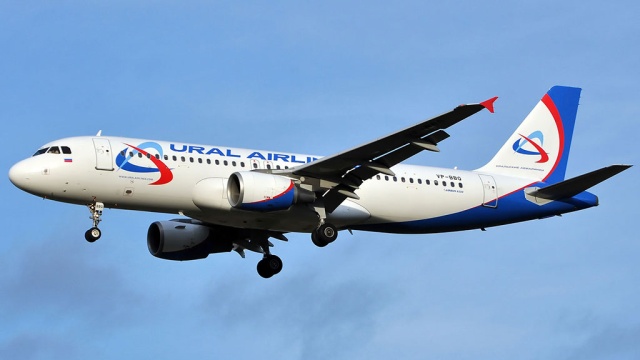 Полный пассажиров самолет вынужденно сел в Екатеринбурге
