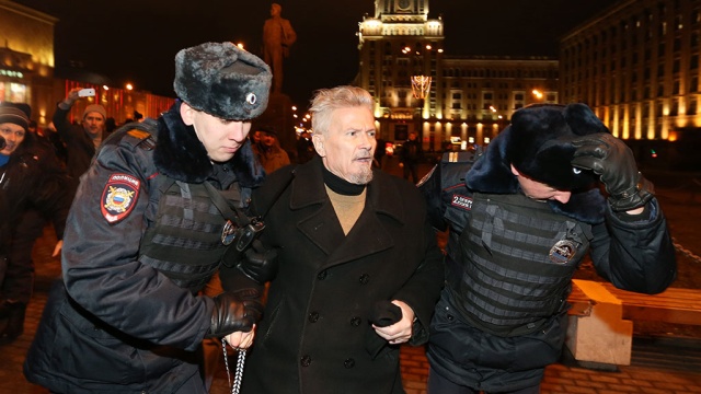 Митингующего Лимонова задержали в центре Москвы