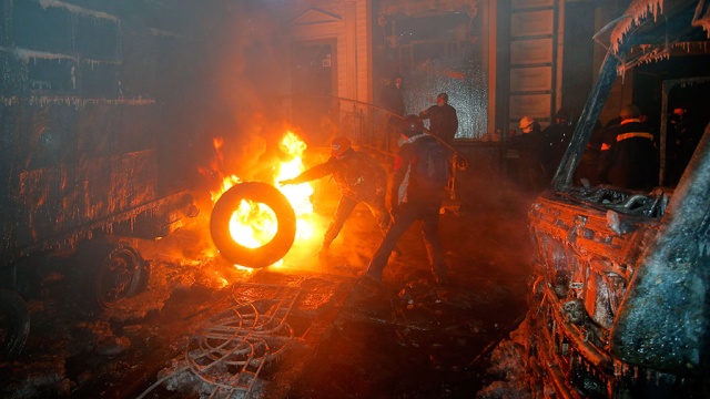 После ареста оппозиционера в Киеве подожгли авто судьи
