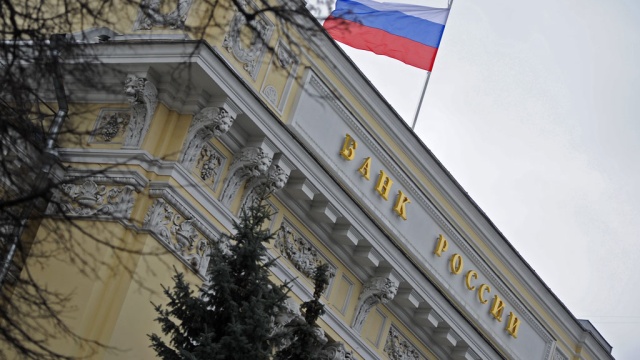 На поддержку падающего рубля Банк России потратил 8,2 млрд долларов за месяц