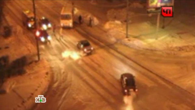 Автобус раскидал пешеходов на зебре в Оренбурге: видео 